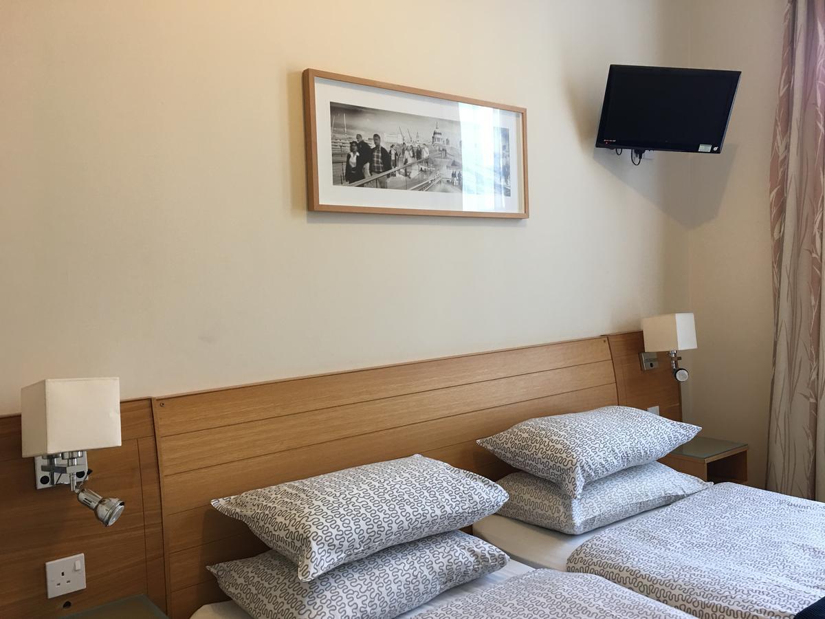 Guest house The Knowsley - Not Open To The Public 2*
