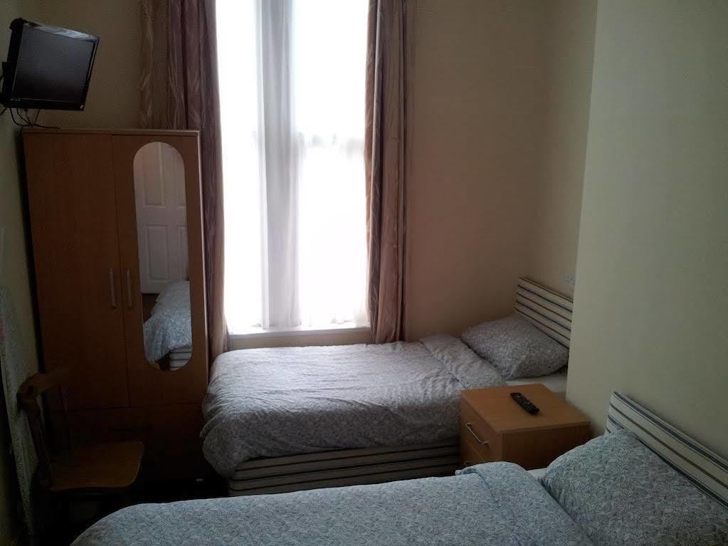 The Knowsley - Not Open To The Public Guest house 2*